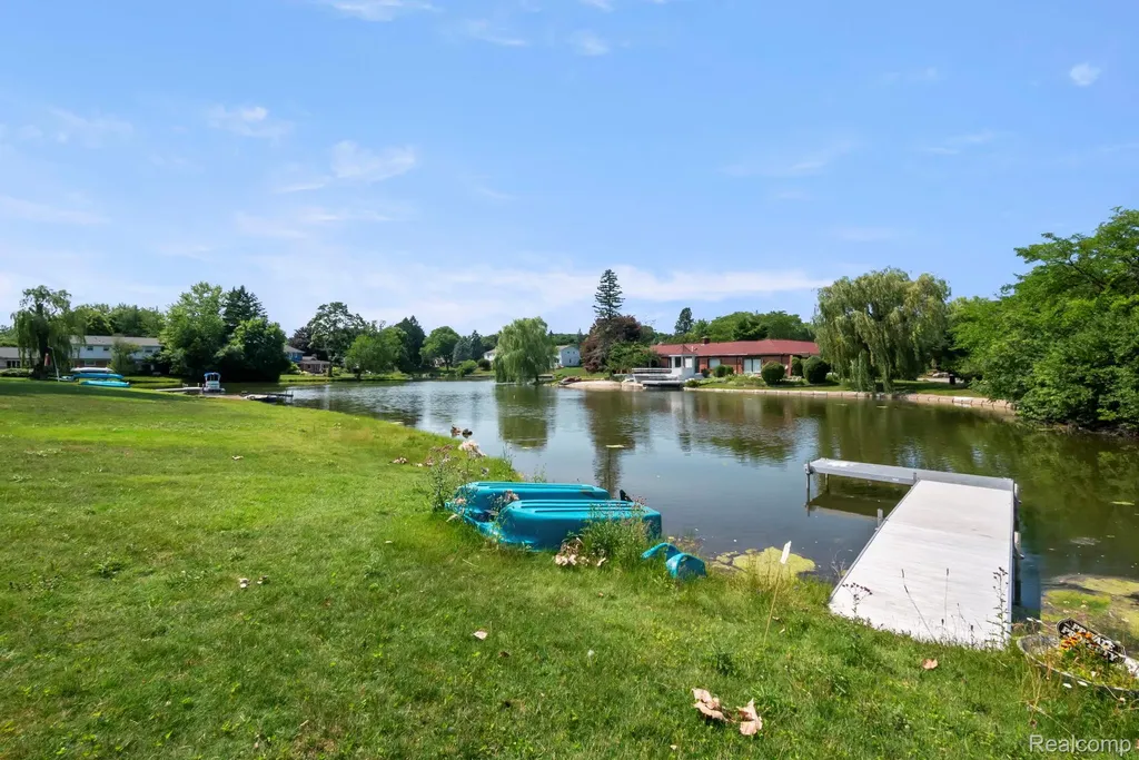 4696 Walnut Lake Road Bloomfield Hills City MI 48301
