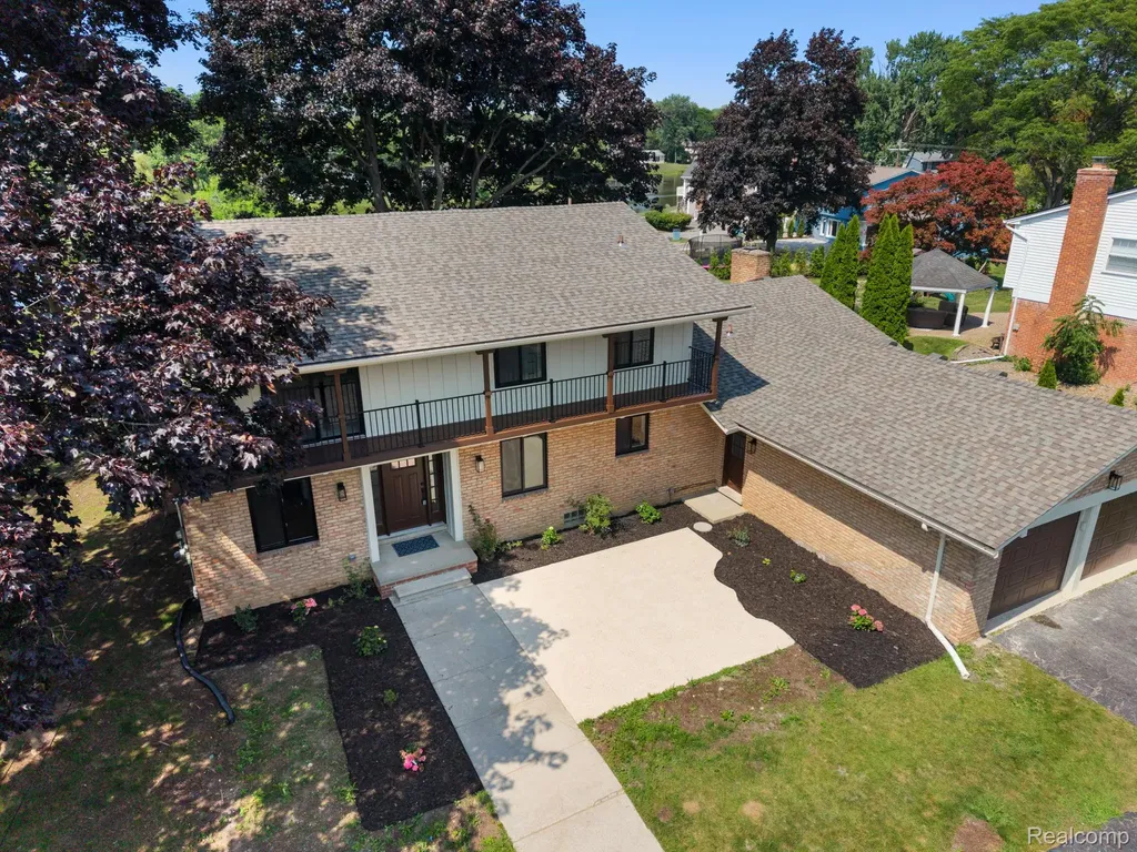 4696 Walnut Lake Road Bloomfield Hills City MI 48301