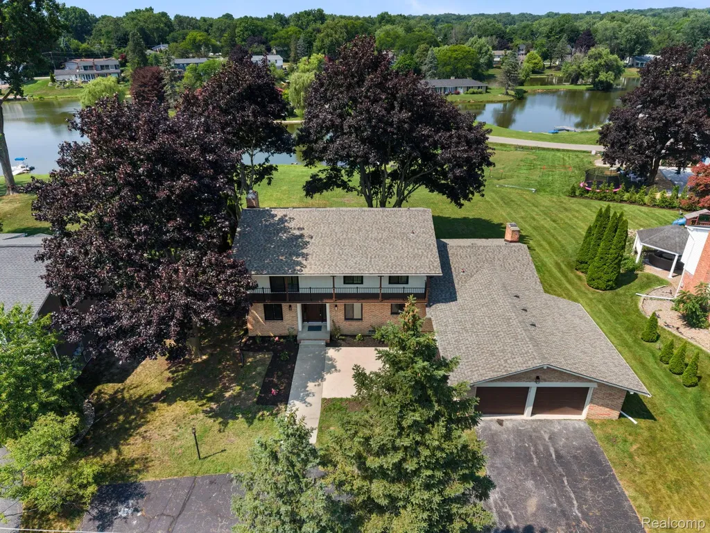 4696 Walnut Lake Road Bloomfield Hills City MI 48301