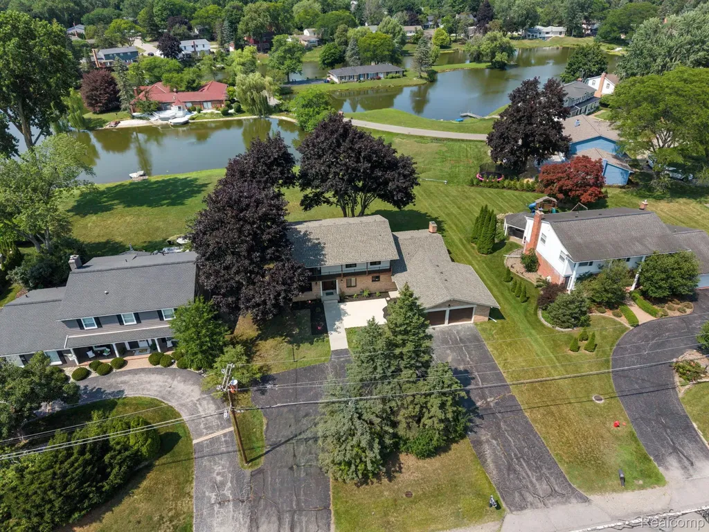 4696 Walnut Lake Road Bloomfield Hills City MI 48301