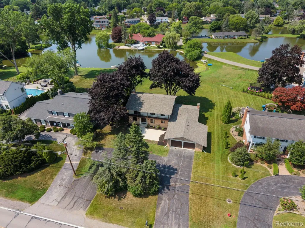4696 Walnut Lake Road Bloomfield Hills City MI 48301