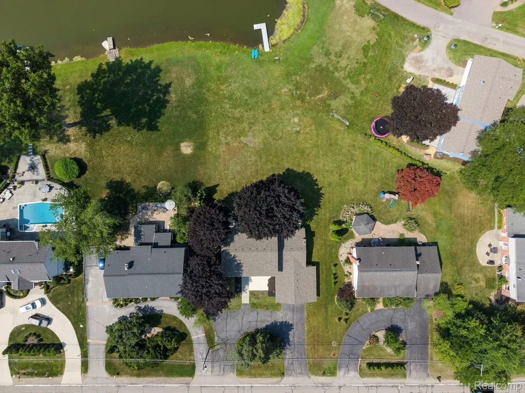 4696 Walnut Lake Road Bloomfield Hills City MI 48301