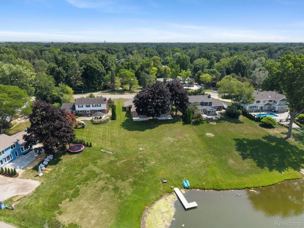 4696 Walnut Lake Road Bloomfield Hills City MI 48301