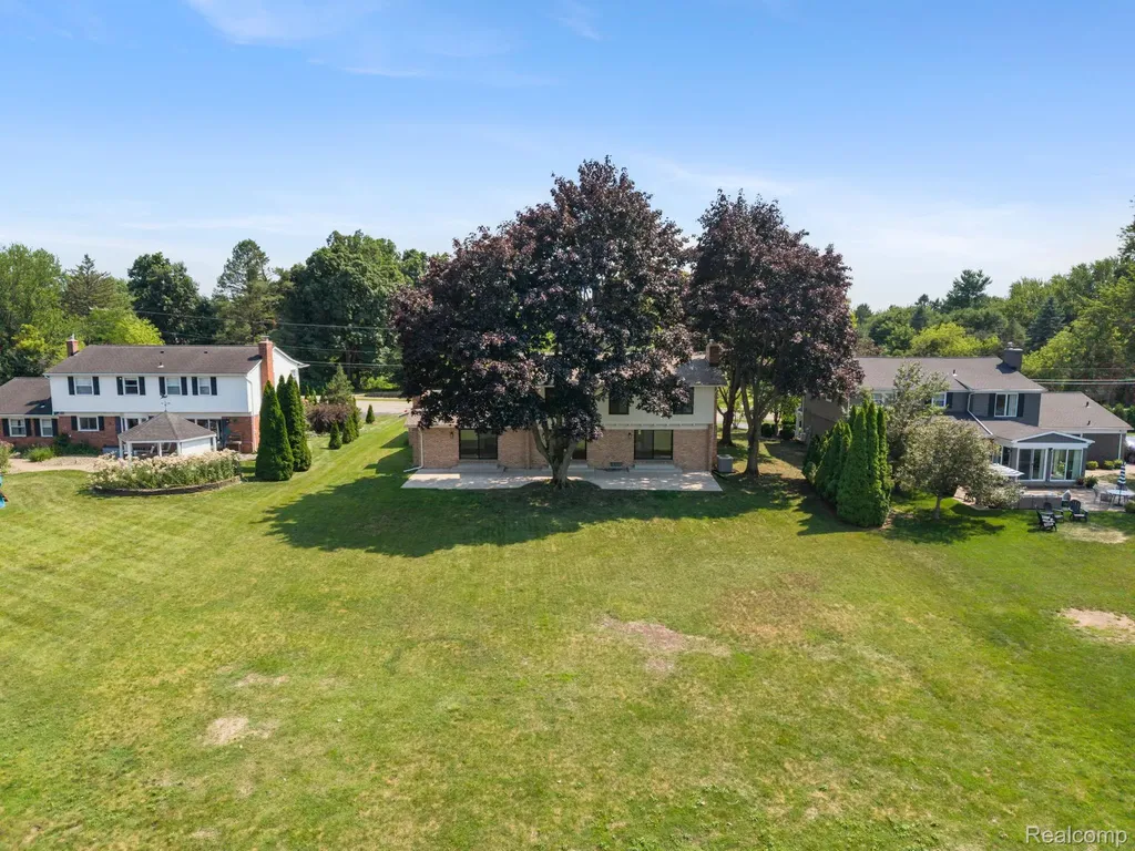 4696 Walnut Lake Road Bloomfield Hills City MI 48301