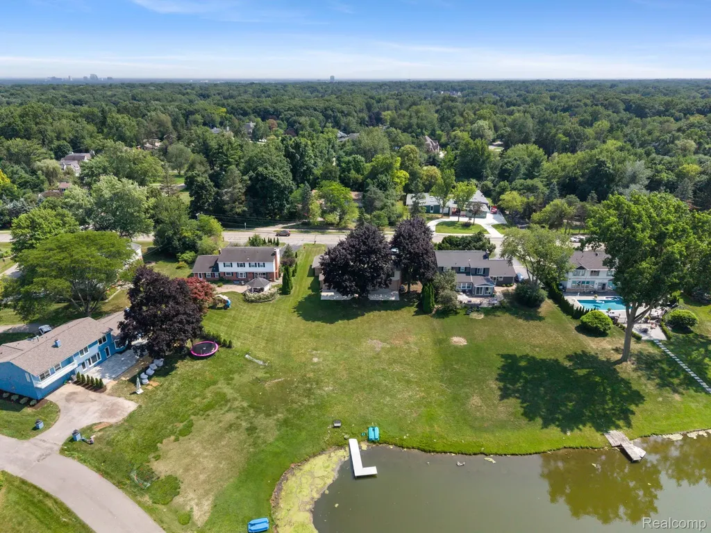 4696 Walnut Lake Road Bloomfield Hills City MI 48301