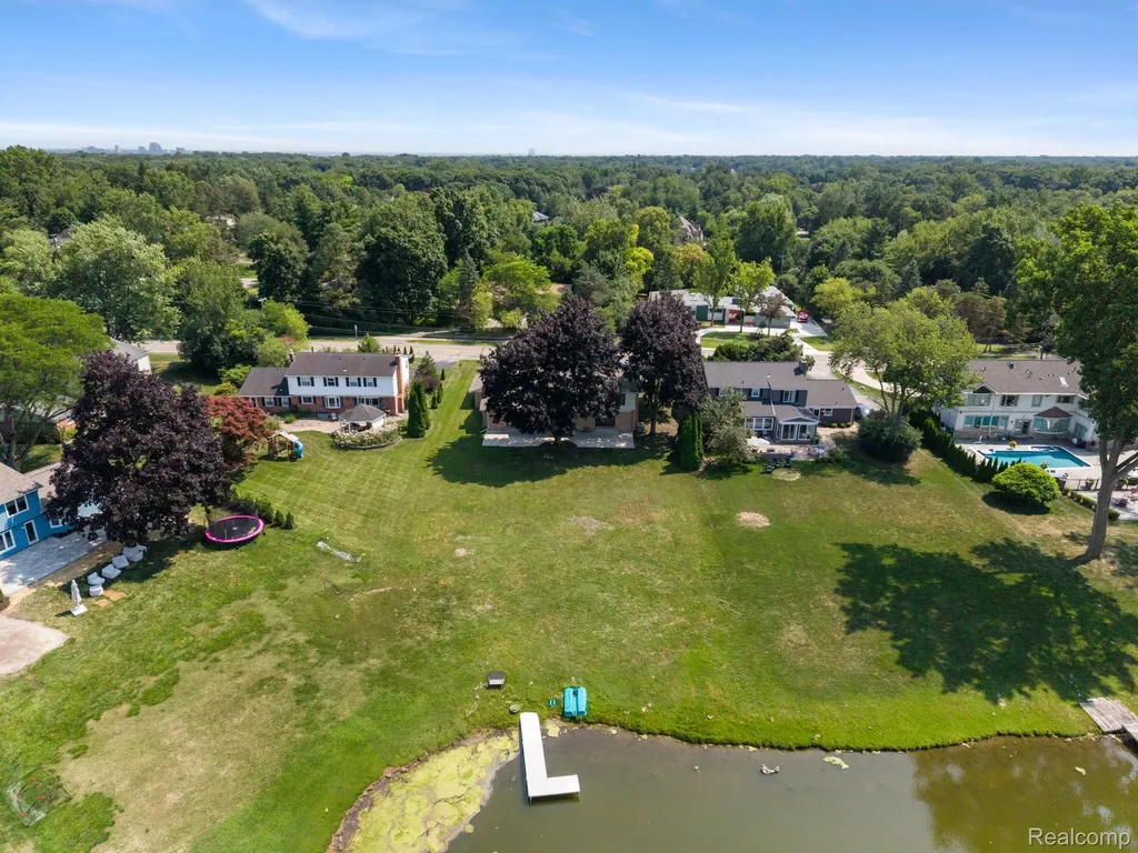 4696 Walnut Lake Road Bloomfield Hills City MI 48301