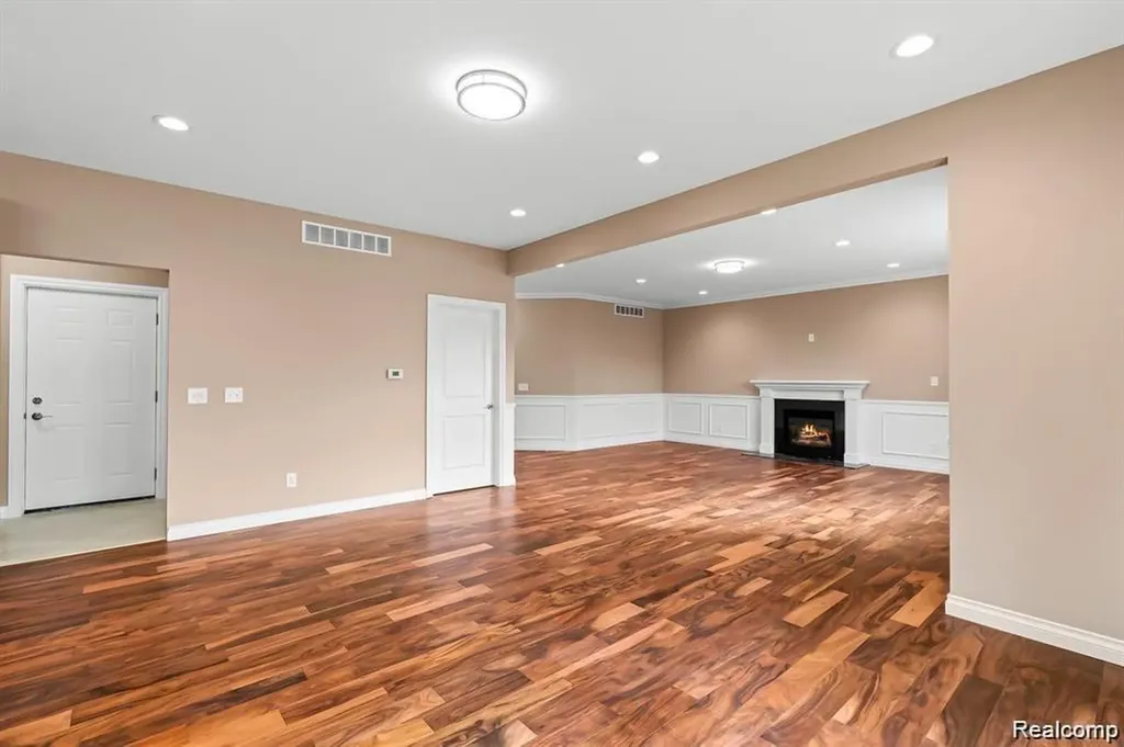 21507 Randall Street Farmington Hills City MI 48336