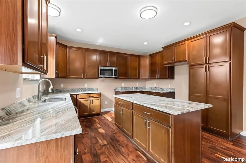 21507 Randall Street Farmington Hills City MI 48336