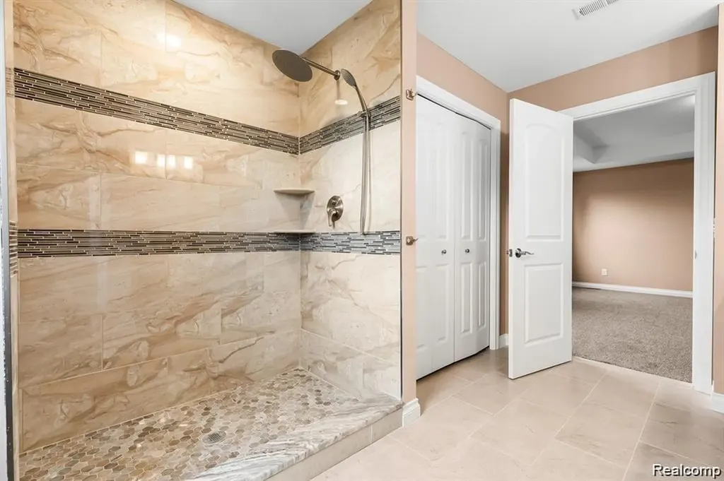 21507 Randall Street Farmington Hills City MI 48336