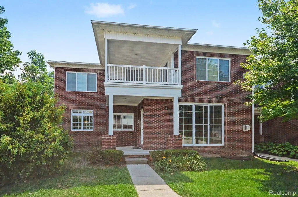 6996 Boulder Pointe Drive Washington Township MI 48094