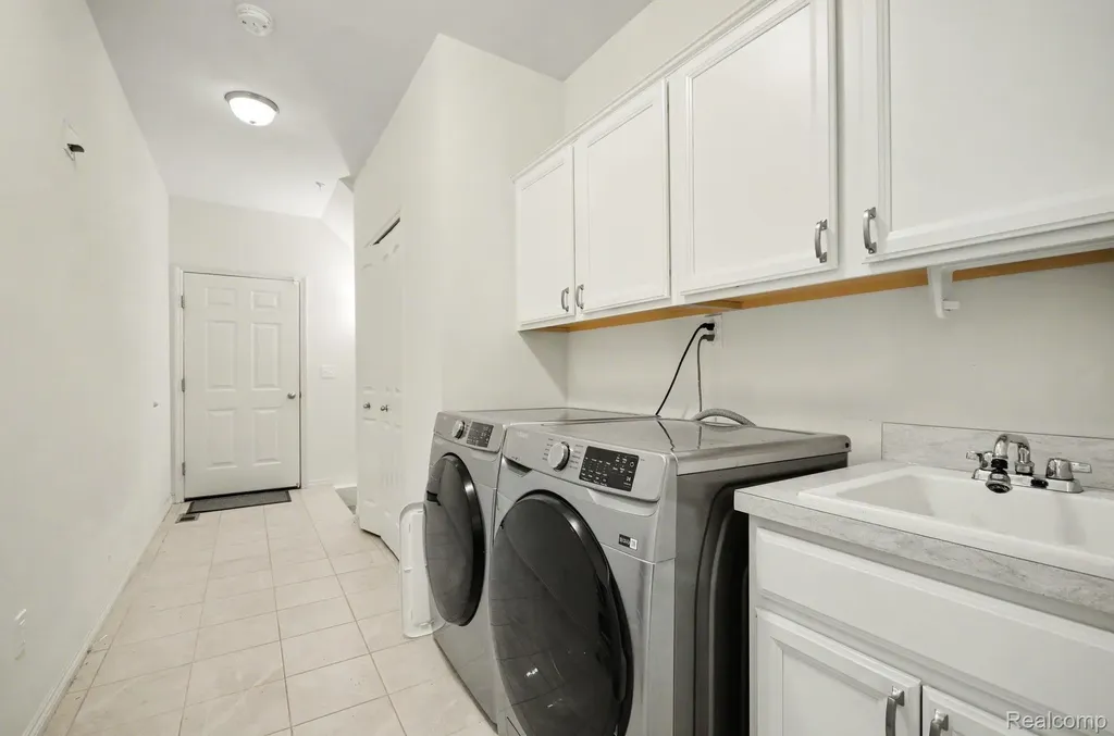 6996 Boulder Pointe Drive Washington Township MI 48094