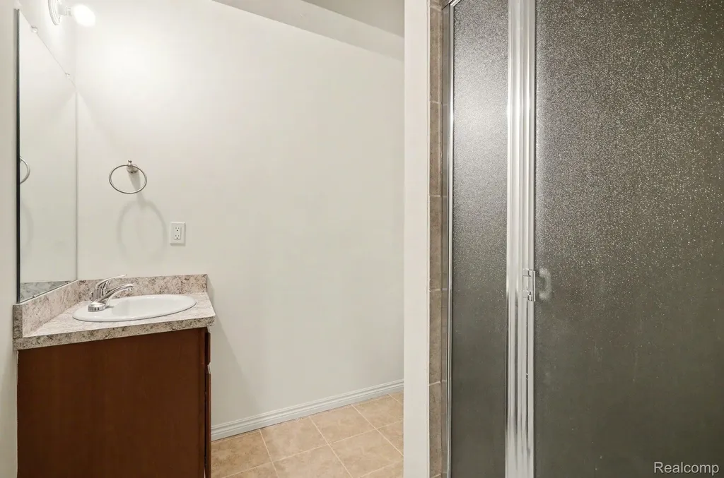 6996 Boulder Pointe Drive Washington Township MI 48094