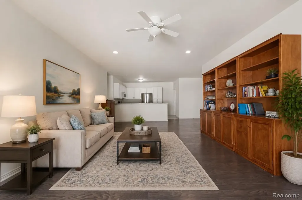 6996 Boulder Pointe Drive Washington Township MI 48094