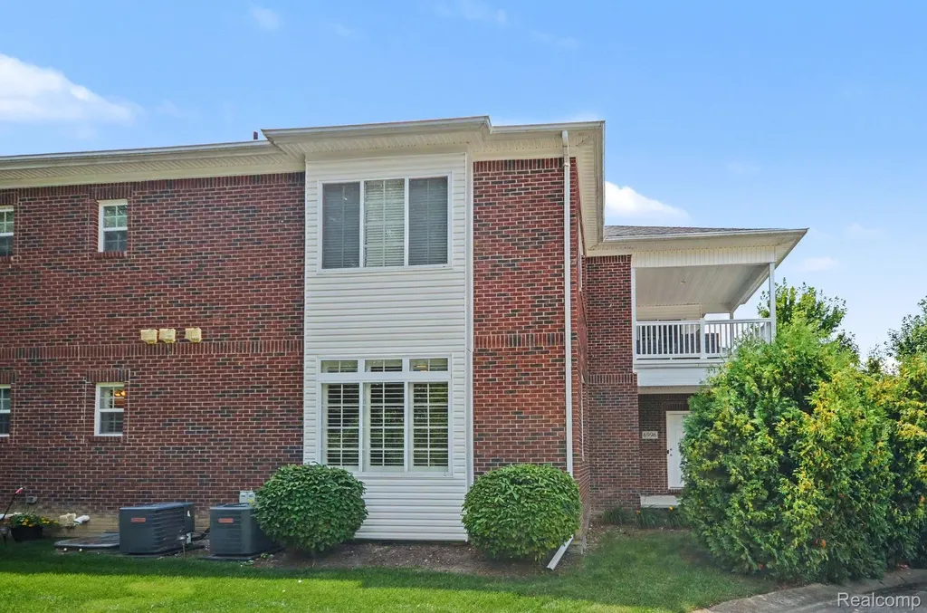 6996 Boulder Pointe Drive Washington Township MI 48094