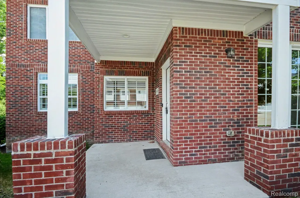 6996 Boulder Pointe Drive Washington Township MI 48094