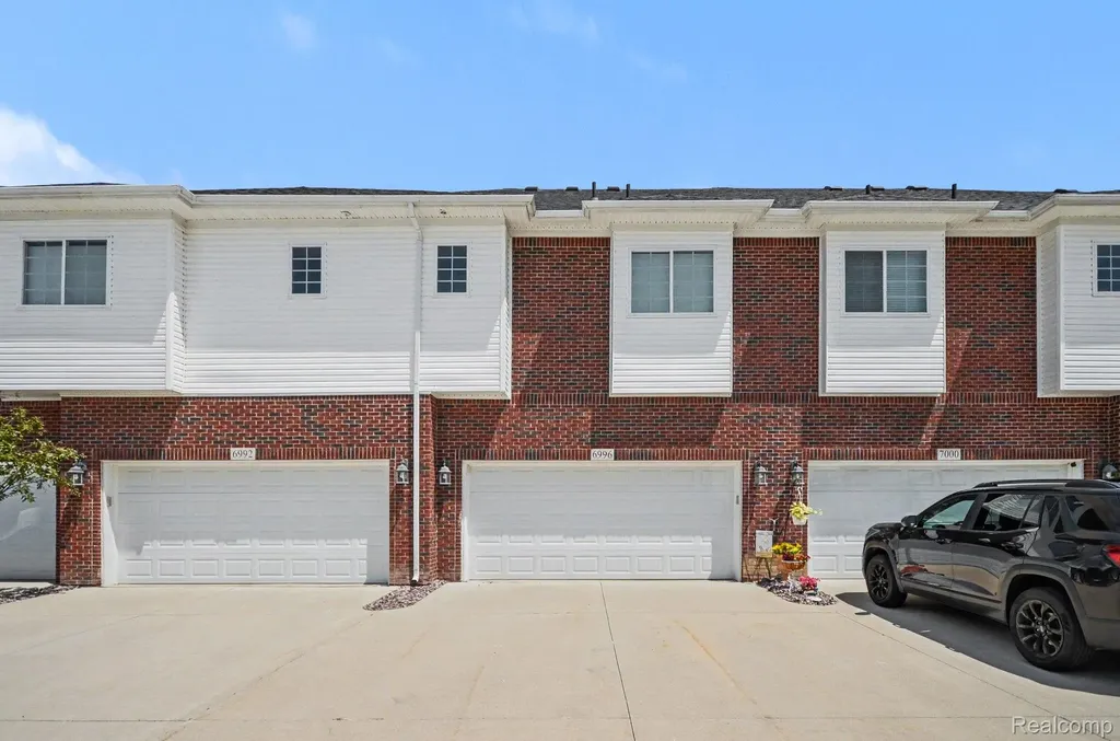 6996 Boulder Pointe Drive Washington Township MI 48094
