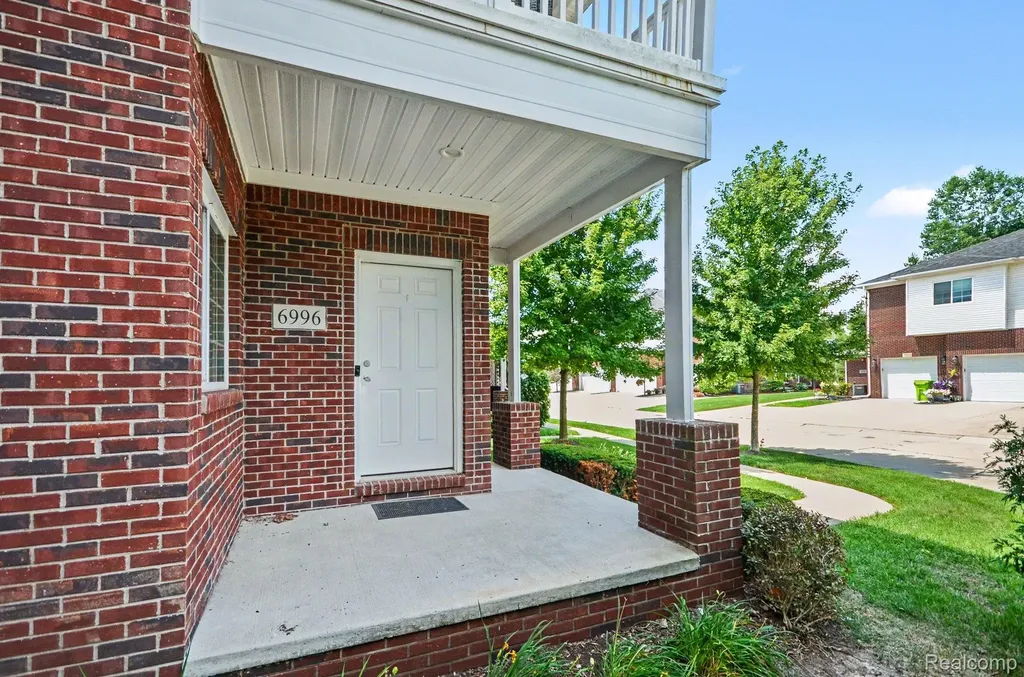 6996 Boulder Pointe Drive Washington Township MI 48094