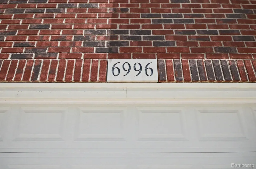 6996 Boulder Pointe Drive Washington Township MI 48094
