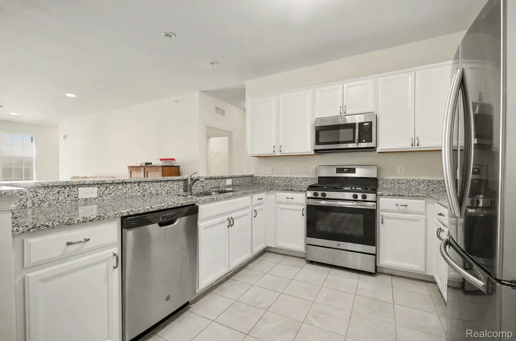 6996 Boulder Pointe Drive Washington Township MI 48094