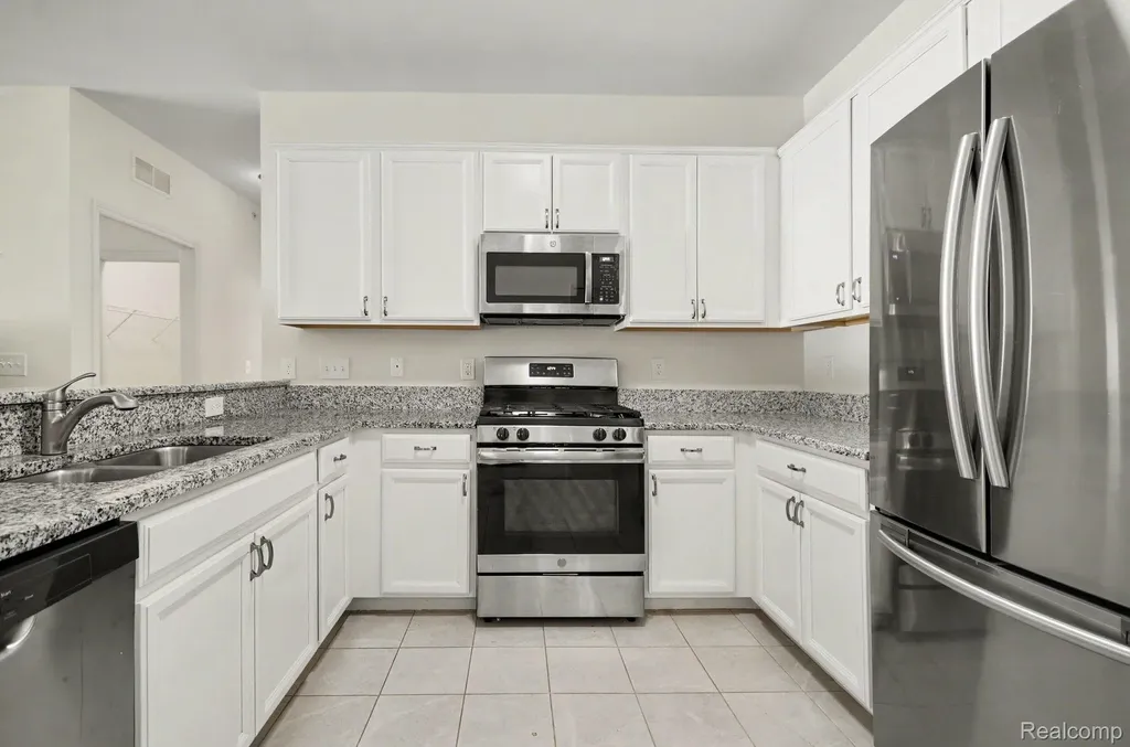 6996 Boulder Pointe Drive Washington Township MI 48094