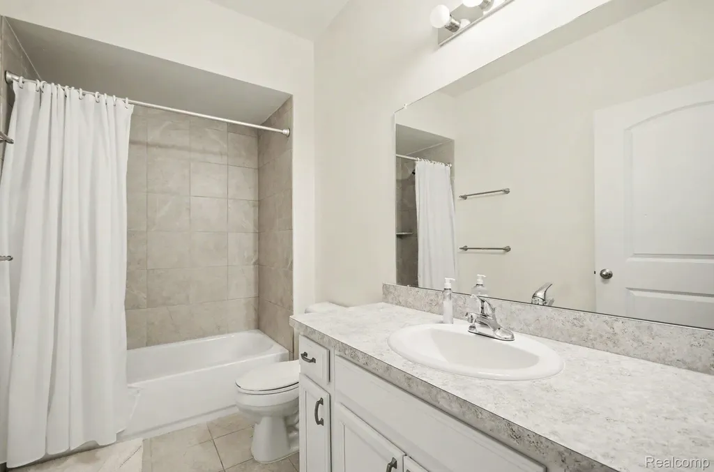 6996 Boulder Pointe Drive Washington Township MI 48094