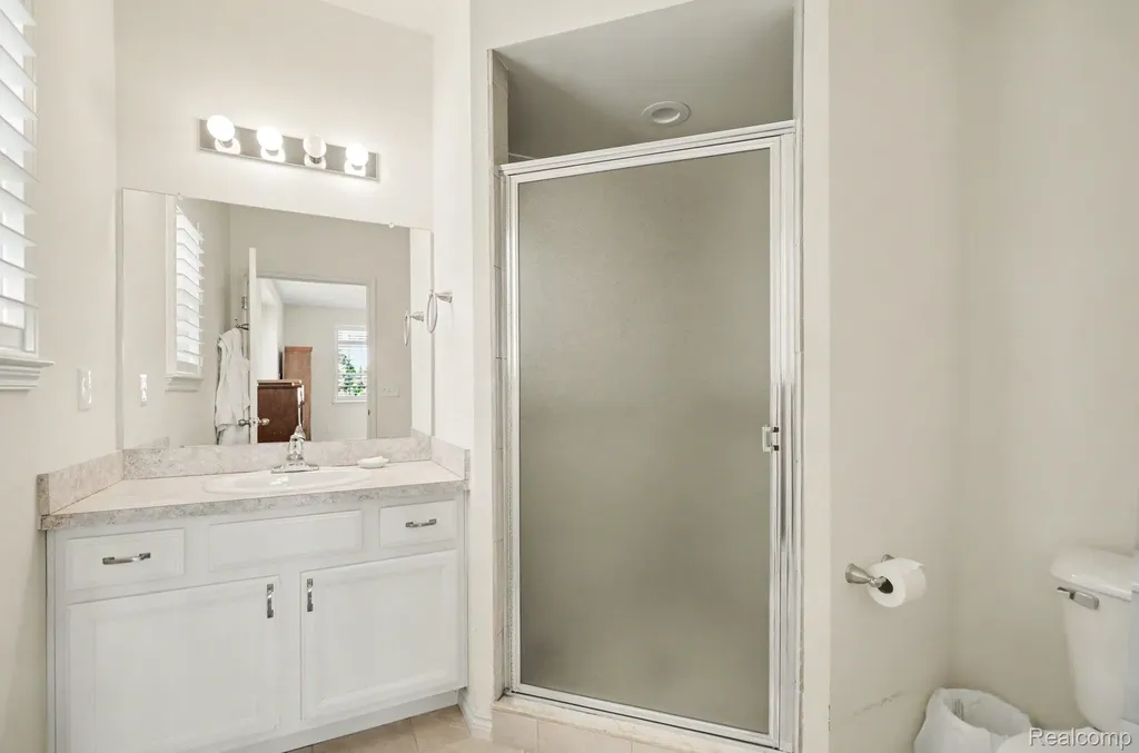 6996 Boulder Pointe Drive Washington Township MI 48094