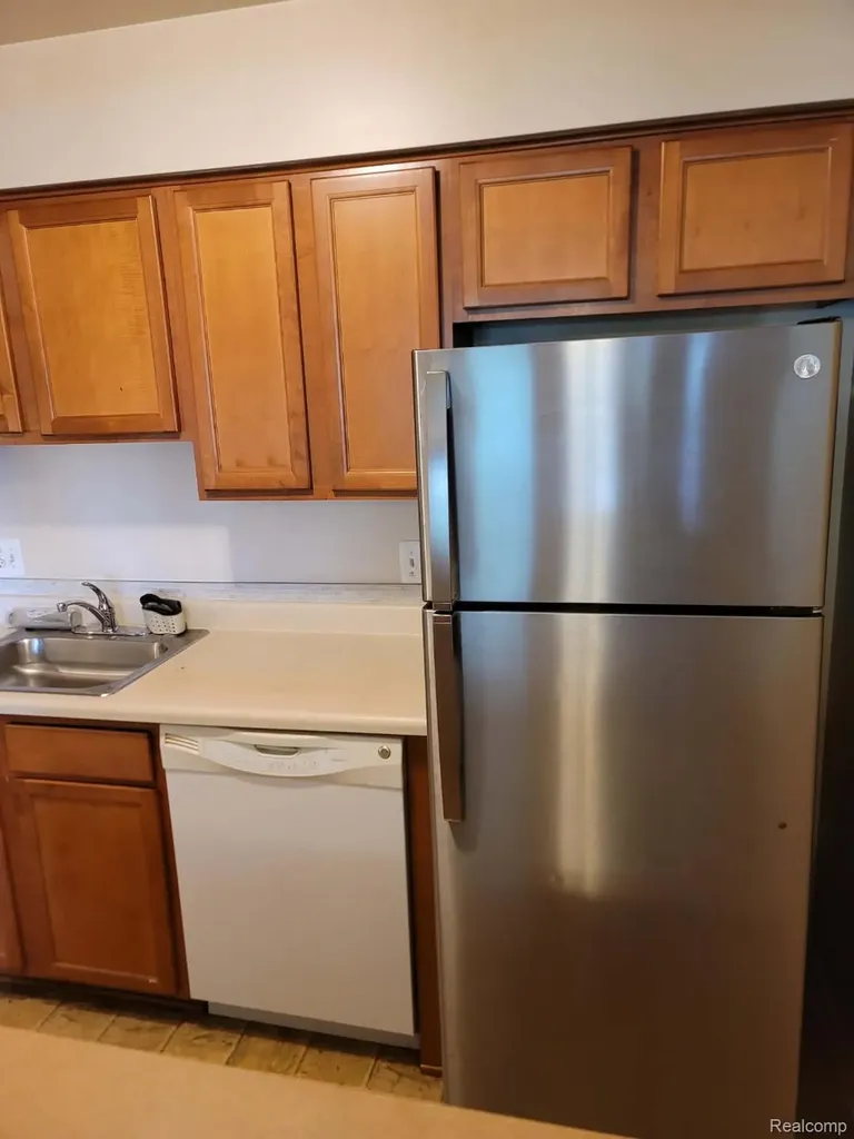 25307 Shiawassee Circle Southfield City MI 48033