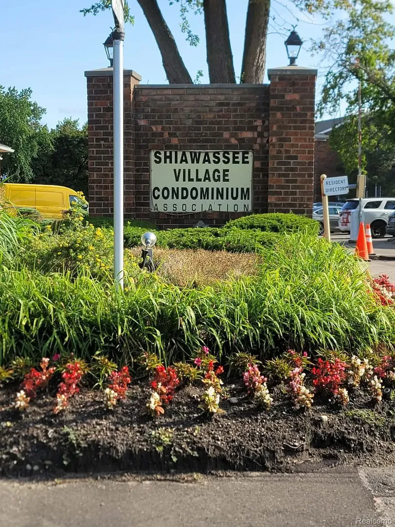 25307 Shiawassee Circle Southfield City MI 48033