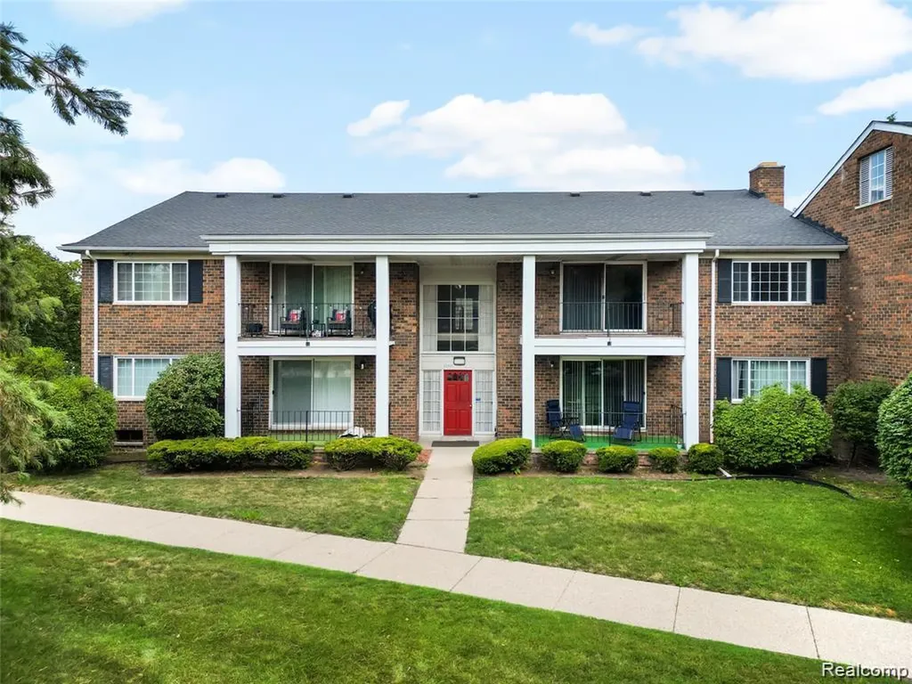 25307 Shiawassee Circle Southfield City MI 48033