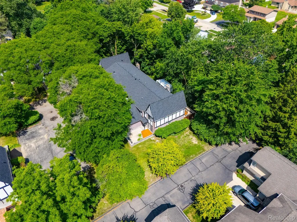 22664 W 11 Mile Road Southfield City MI 48034