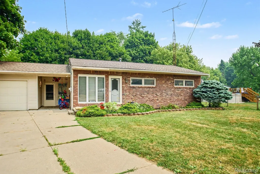 4425 Crampton Circle Genesee Charter Township MI 48506