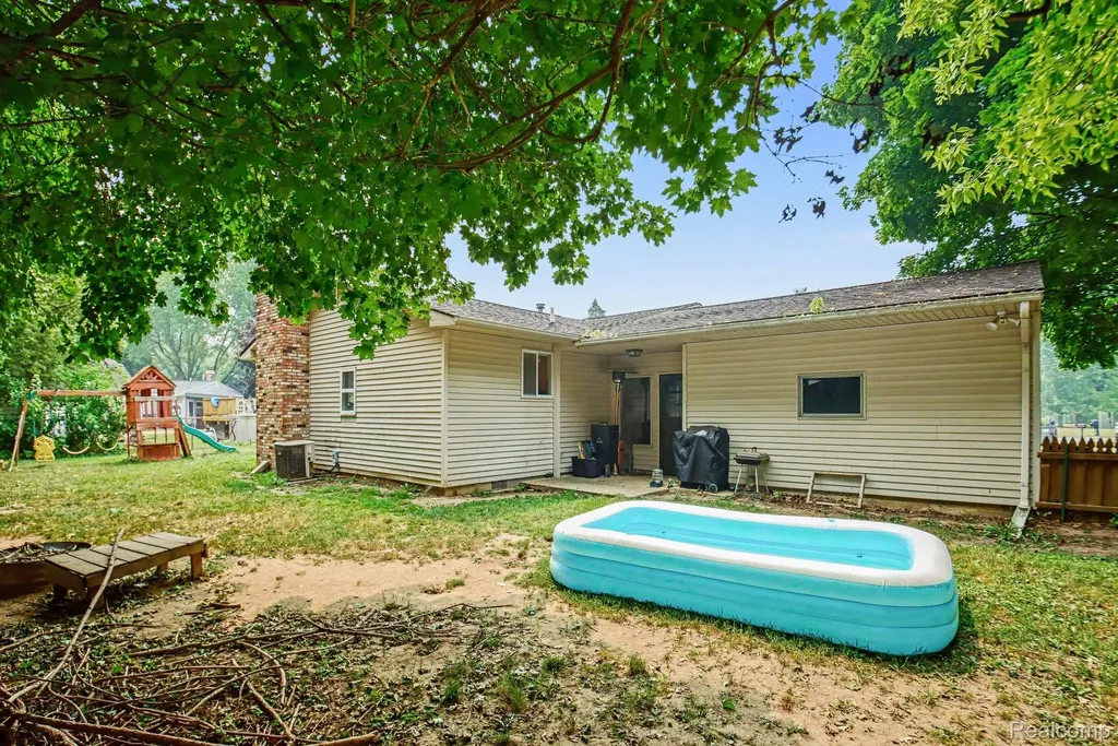 4425 Crampton Circle Genesee Charter Township MI 48506
