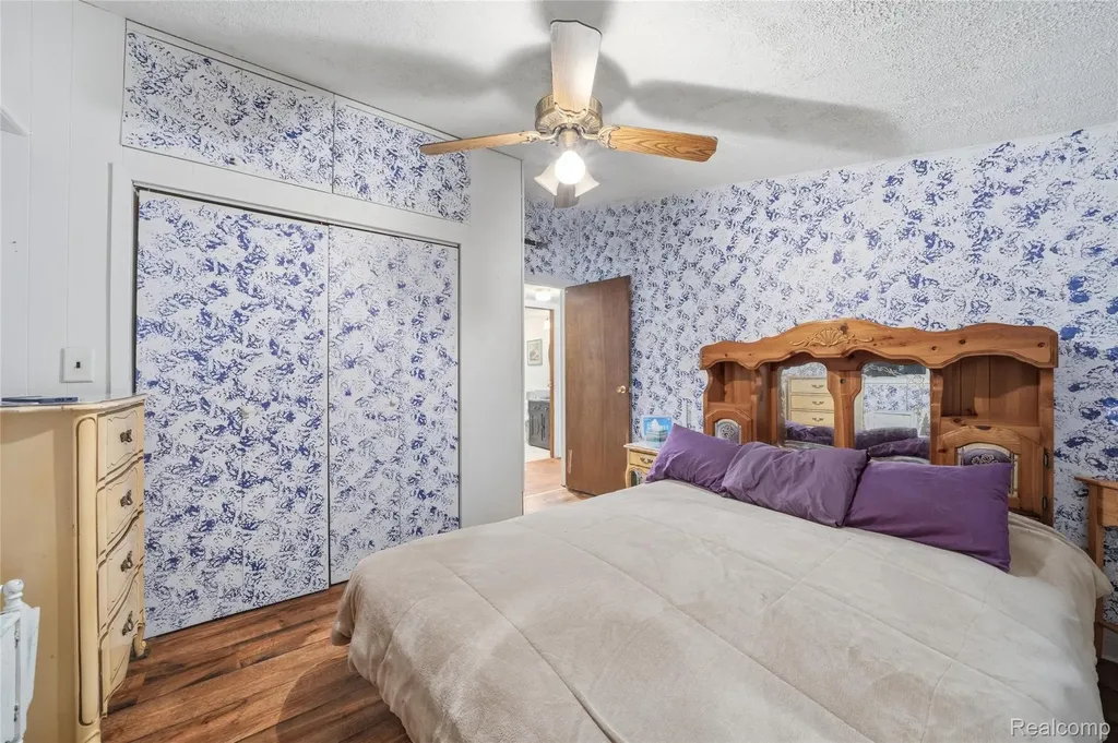 918 Pine Tree Road Lake Orion Village MI 48362