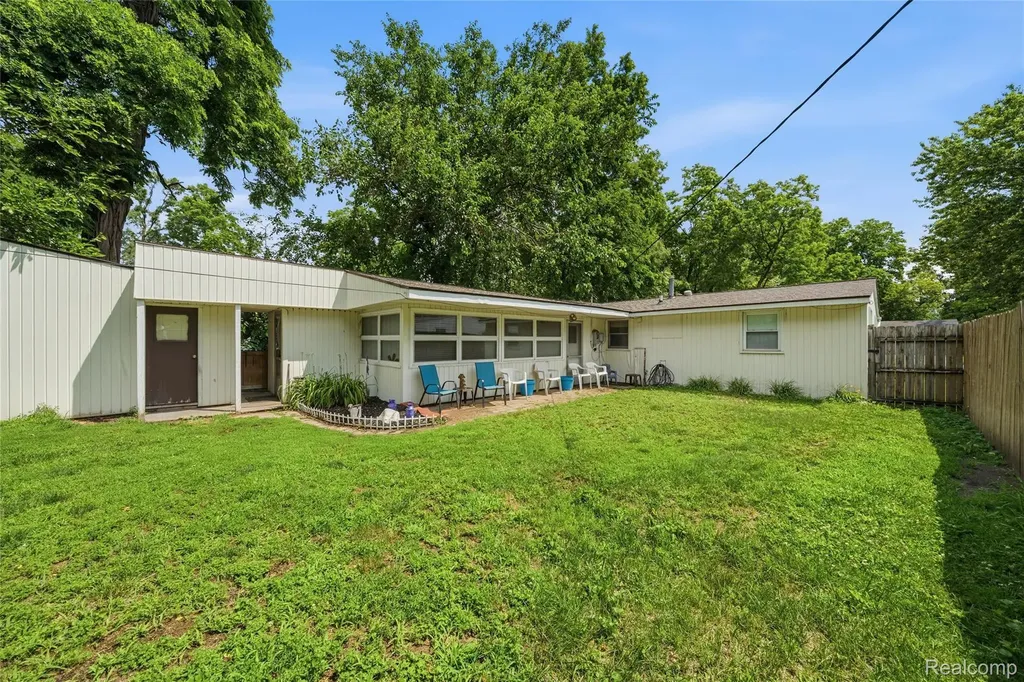 918 Pine Tree Road Lake Orion Village MI 48362