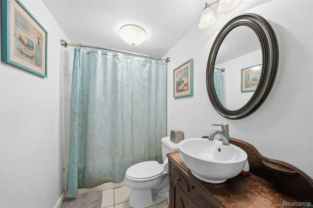 918 Pine Tree Road Lake Orion Village MI 48362