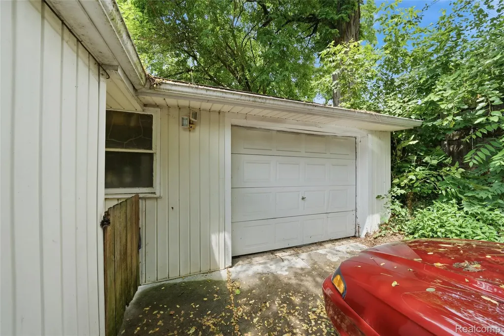 918 Pine Tree Road Lake Orion Village MI 48362