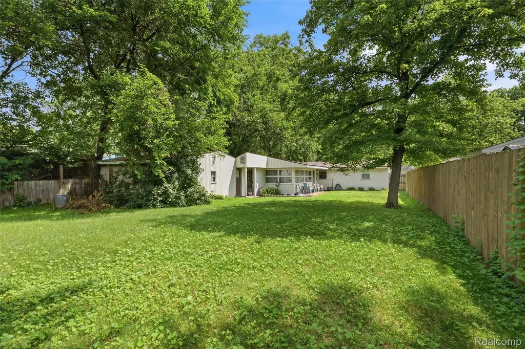 918 Pine Tree Road Lake Orion Village MI 48362