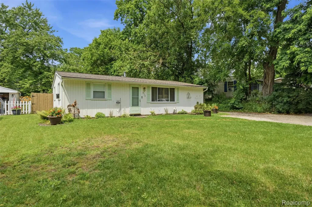 918 Pine Tree Road Lake Orion Village MI 48362