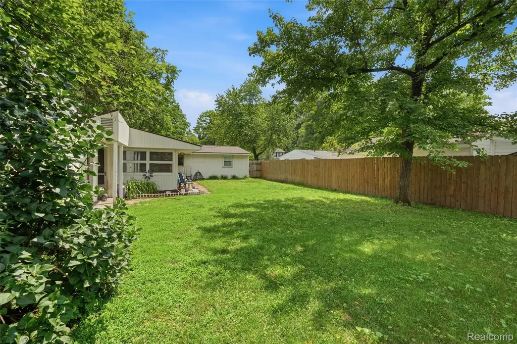 918 Pine Tree Road Lake Orion Village MI 48362