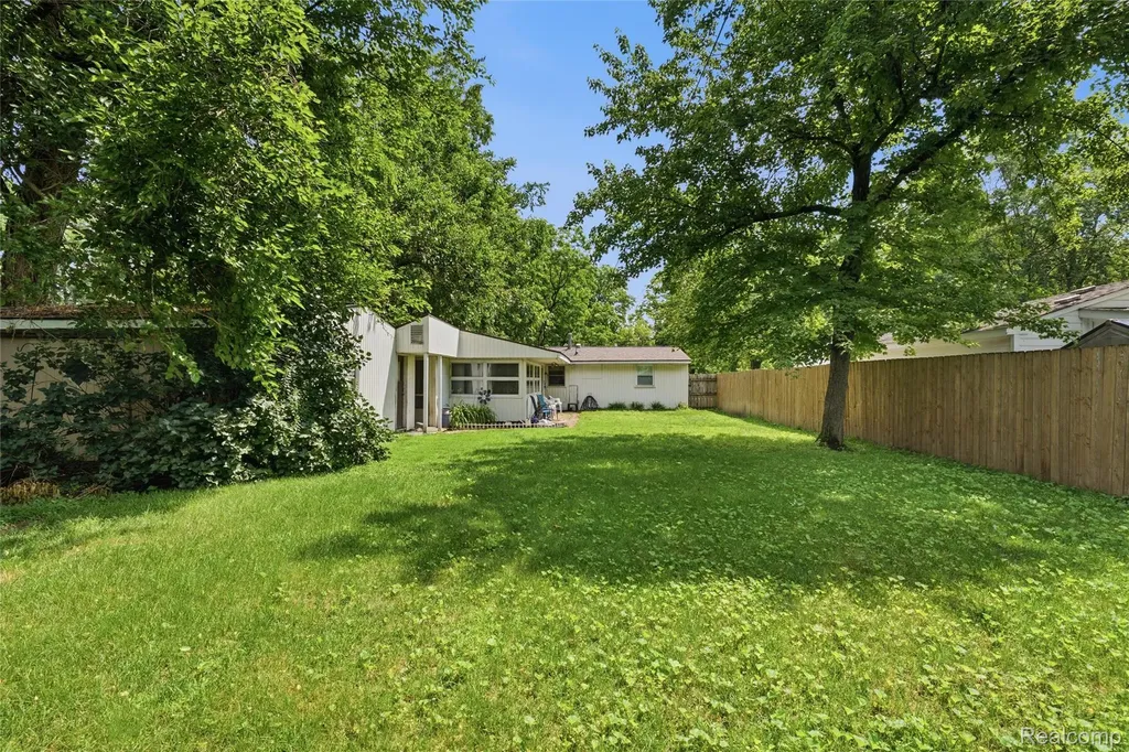 918 Pine Tree Road Lake Orion Village MI 48362