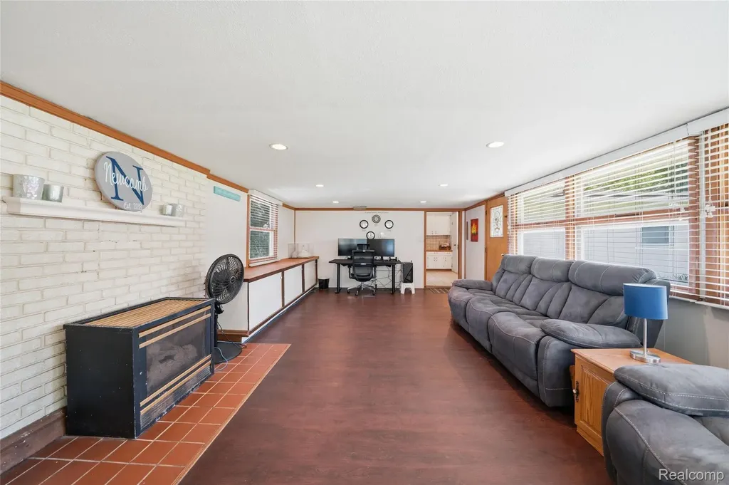 918 Pine Tree Road Lake Orion Village MI 48362