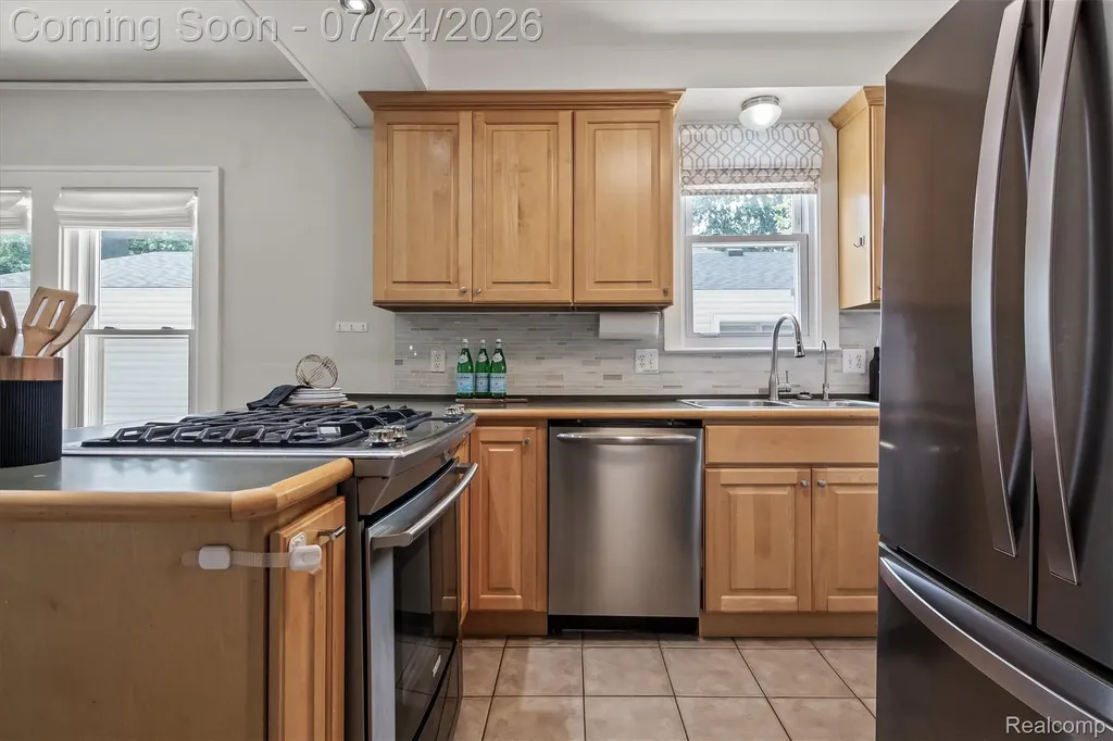915 E 6th Street Royal Oak City MI 48067