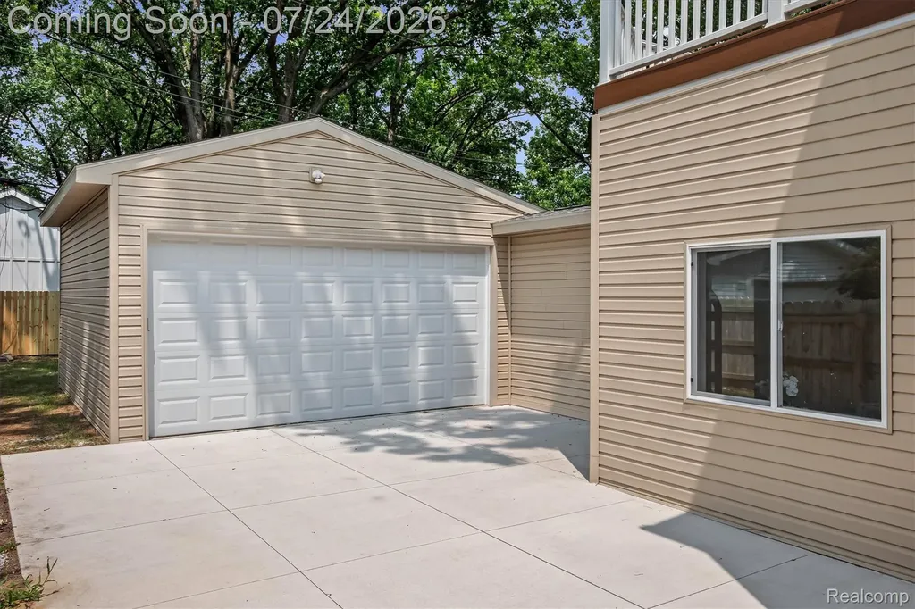 915 E 6th Street Royal Oak City MI 48067