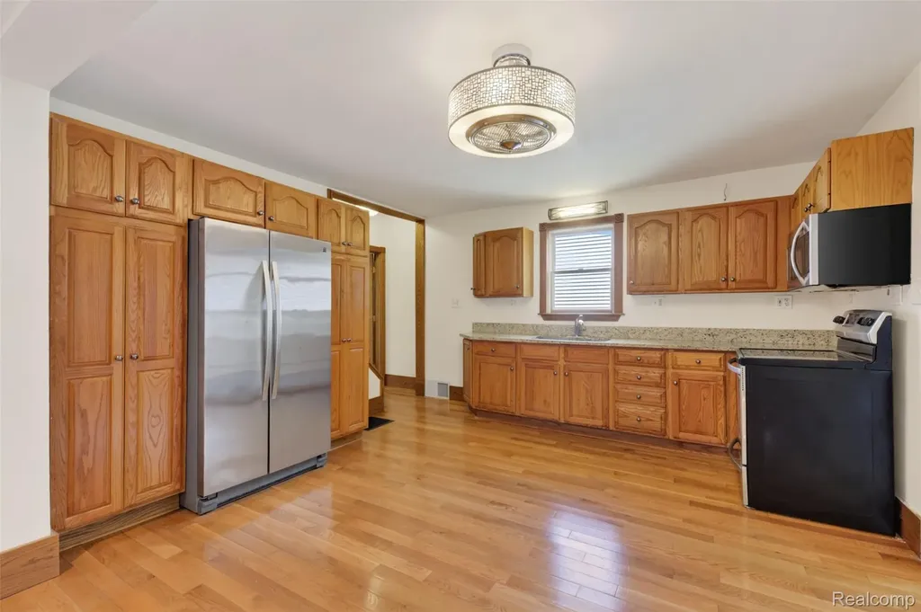 543 W Middle Street Chelsea City MI 48118