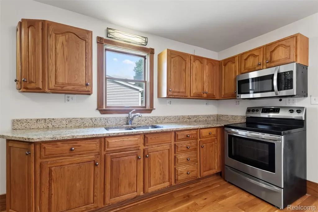 543 W Middle Street Chelsea City MI 48118