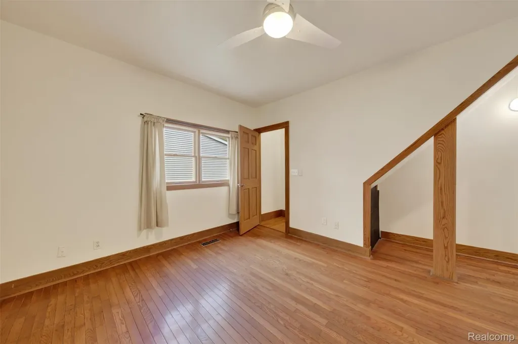 543 W Middle Street Chelsea City MI 48118