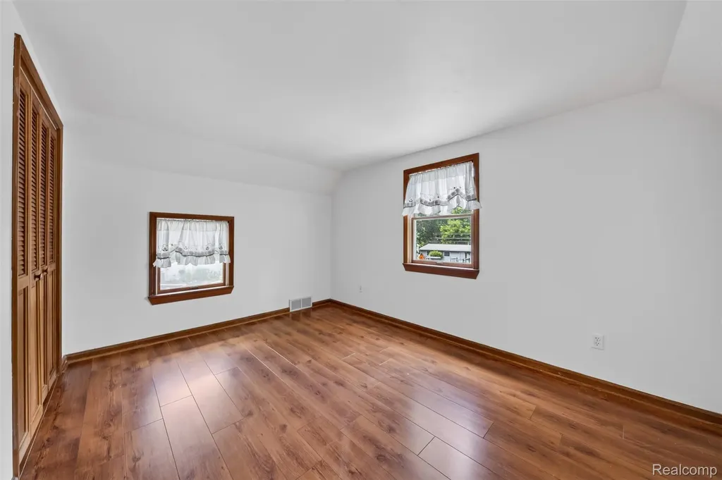543 W Middle Street Chelsea City MI 48118