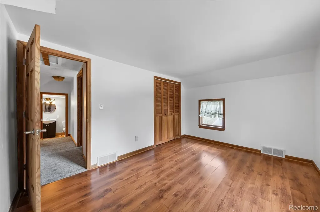 543 W Middle Street Chelsea City MI 48118