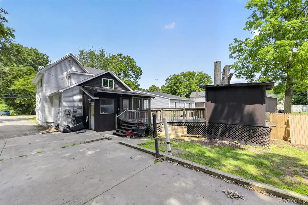 543 W Middle Street Chelsea City MI 48118