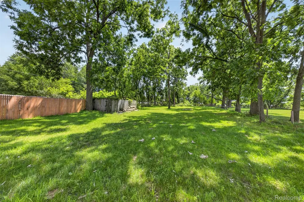 543 W Middle Street Chelsea City MI 48118